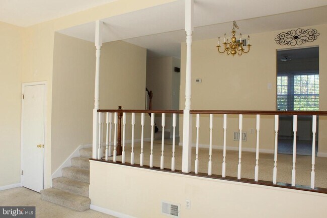 Building Photo - 18 Meadow Dr