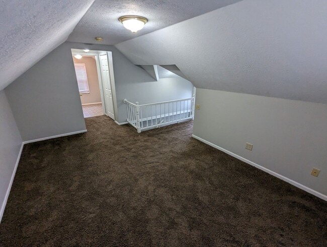 Building Photo - Beautiful 3 bedroom home with covered fron...