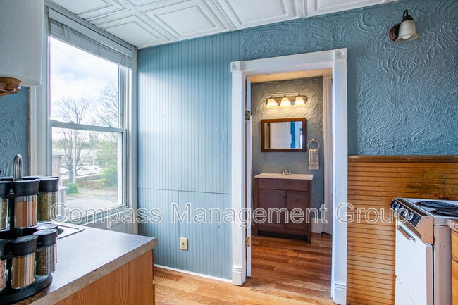 Building Photo - 813 Hall of Fame Dr