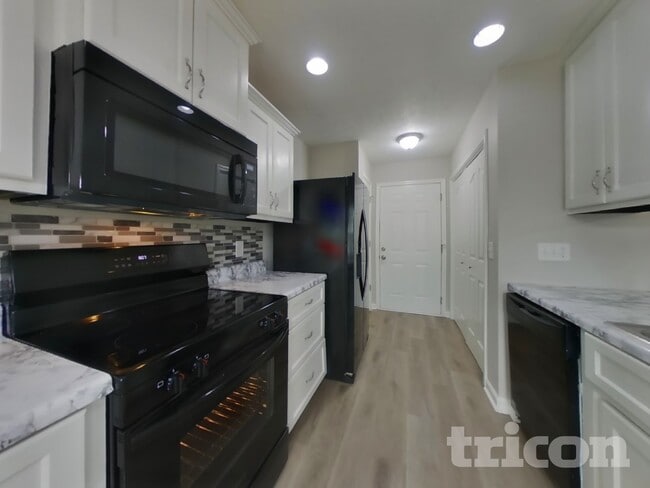 Building Photo - 1820 Elizabeth Ln