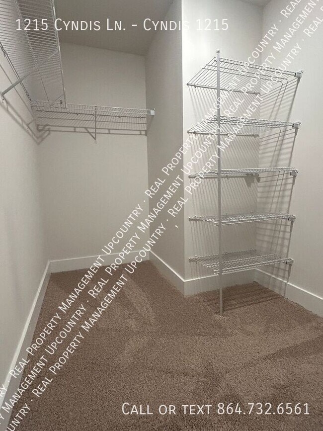 Building Photo - 1215 Cyndis Ln