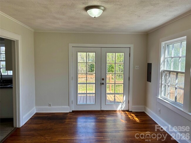 Building Photo - 194 Lawing St