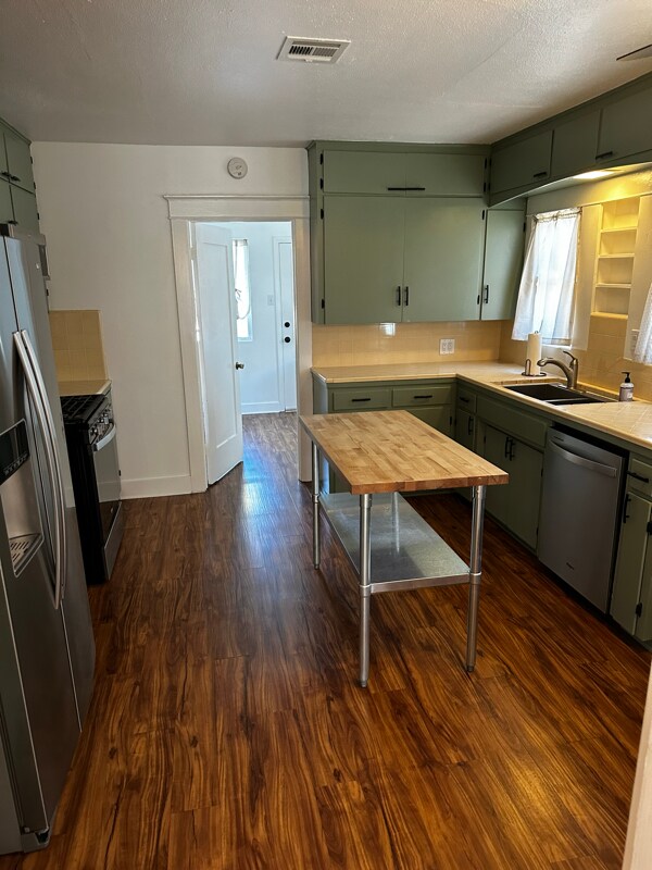 Building Photo - 4475 Larchwood Pl