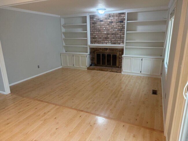 Building Photo - $3850.00 3 Bedroom 2.5 Bath Modern Style Home in Kirkland