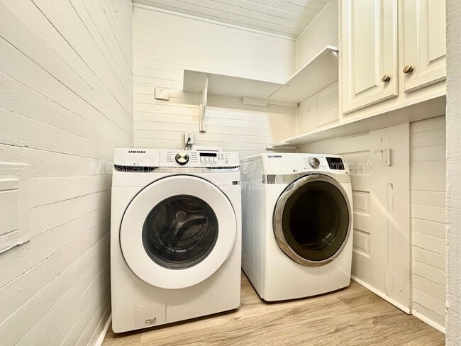 Building Photo - 302 Raynor St