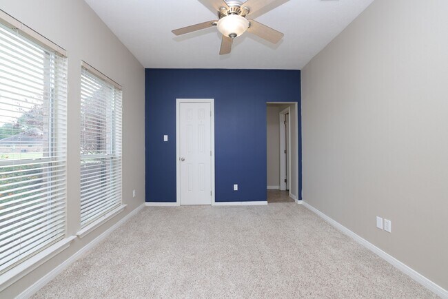 Building Photo - 105 Lawrence Marshall Dr