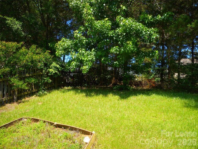 Building Photo - 1018 Fountainbrook Dr