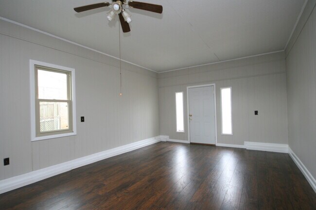 Building Photo - 6206 NW Angus Cir