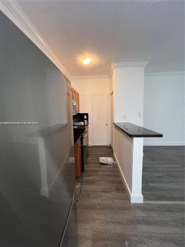 Building Photo - 7920 Harding Ave