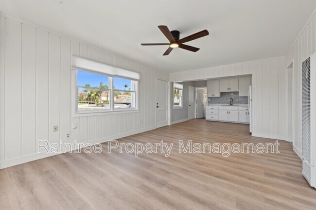 Building Photo - 146 N Cedros Ave