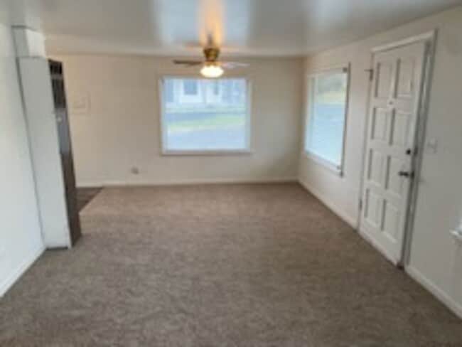 Building Photo - Charming 2 Bedroom Home on Corner Lot