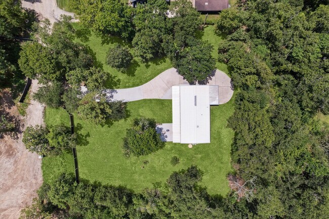 Building Photo - 1425 Oak Hollow Dr