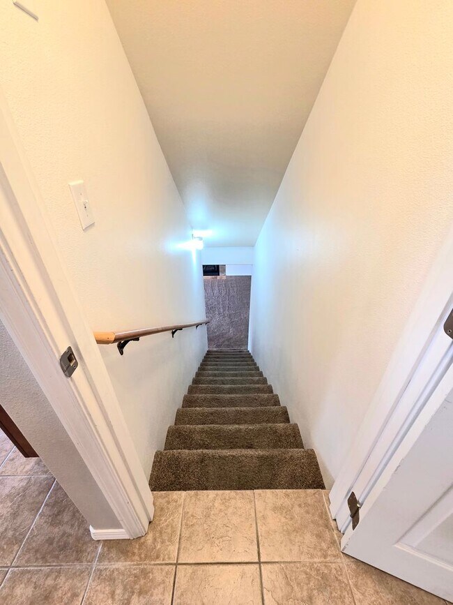 Building Photo - Grandiose Home on 1 Acre -- in East Wenatchee for Rent!!