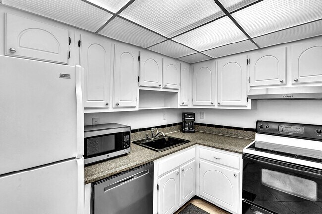 Building Photo - 3301 S Ocean Blvd