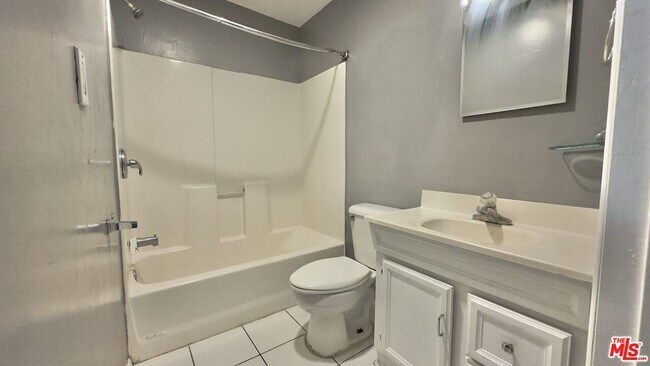 Building Photo - 4052 W 103rd St