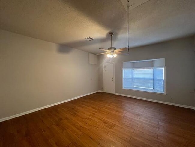 Building Photo - 3619 Fort Ave