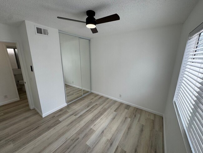 Building Photo - 1523 Woodpine Dr