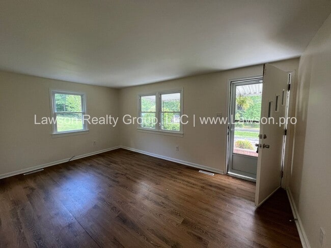 Building Photo - Close to Carvins Cove- One Level Living with Hobby Shed