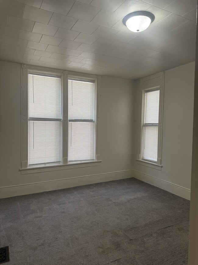 Building Photo - 804 N 6th St