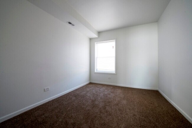 Building Photo - 701 N Lotus Ave