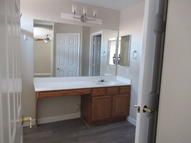 Building Photo - Nice Home in Estrella Vista Community, Goo...