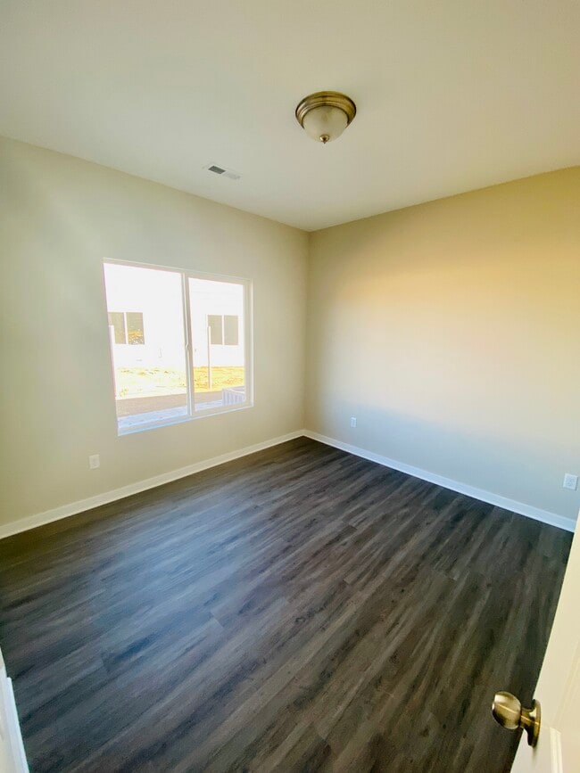 Building Photo - 12136 W Fontana St