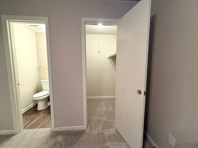 Building Photo - 1413-1415 Blackwell Drive