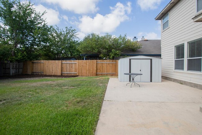 Building Photo - 4001 Barlow Dr