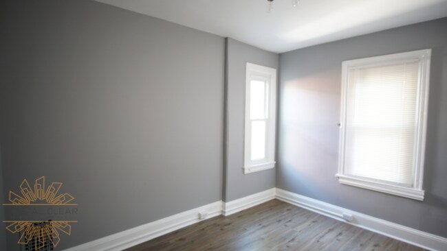 Building Photo - 107 W 13th St