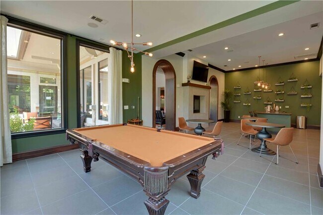 Building Photo - 501 E Stassney Ln