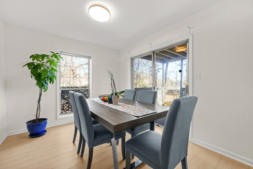 Building Photo - 1242 Weatherstone Dr NE