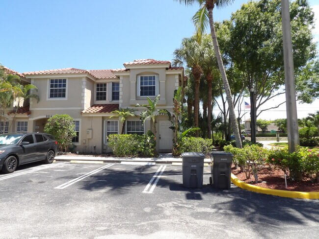 Building Photo - 996 Summit Lake Dr