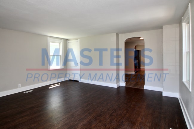 Building Photo - Three bedroom with 1 and a half bath tradi...