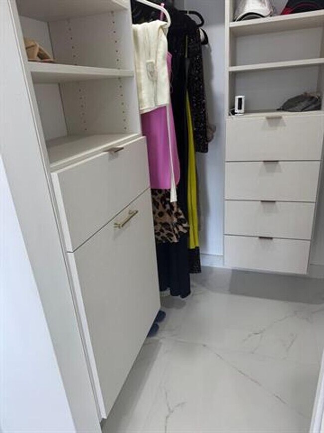 Building Photo - 20515 E Country Club Dr