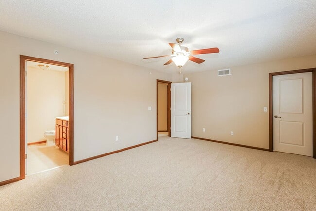 Building Photo - 15640 60th Ave N