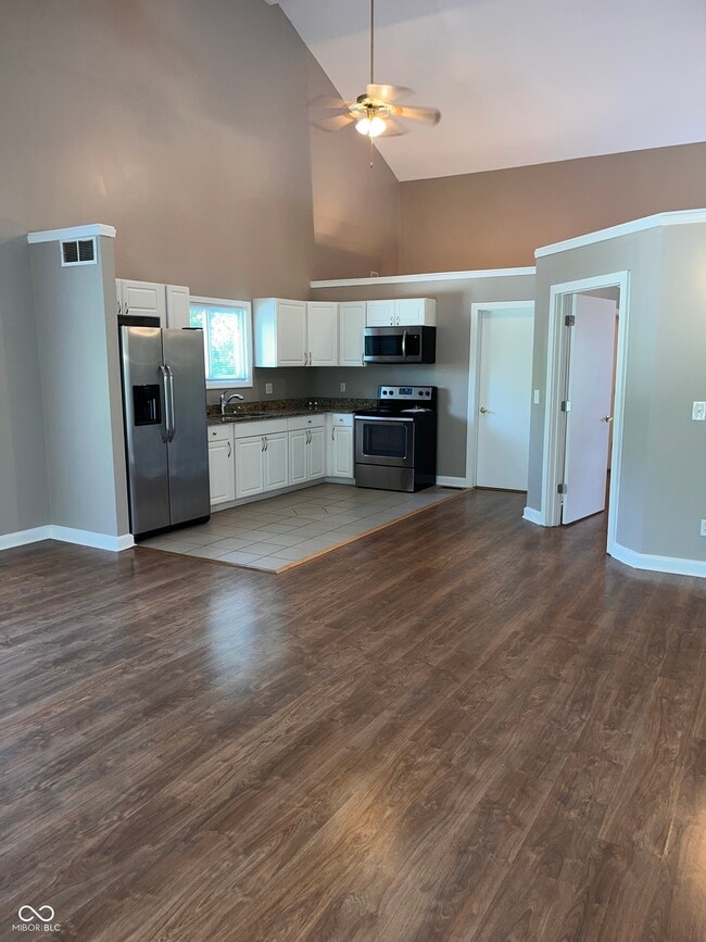 Building Photo - 945 Fox Hill Dr