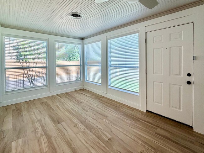 Building Photo - Beautiful Newly Remodeled Home