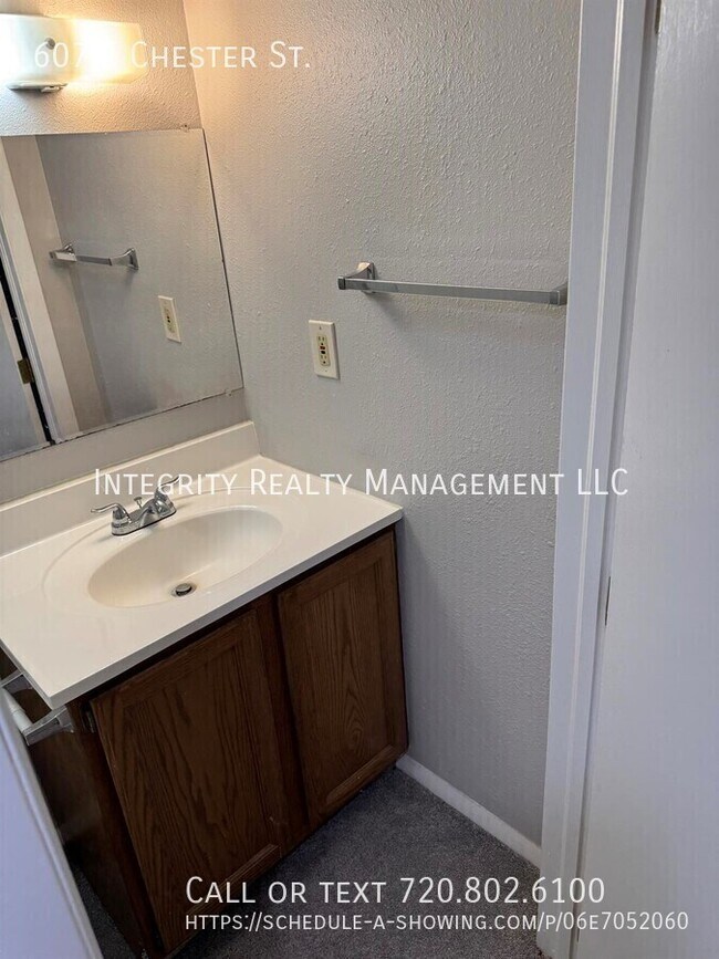 Building Photo - 607 E Chester St