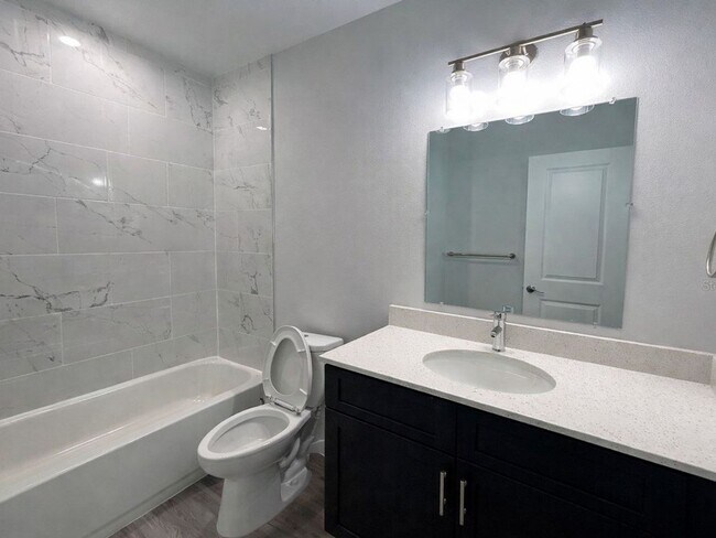 Building Photo - AWESOME CONTEMPORARY DUPLEX