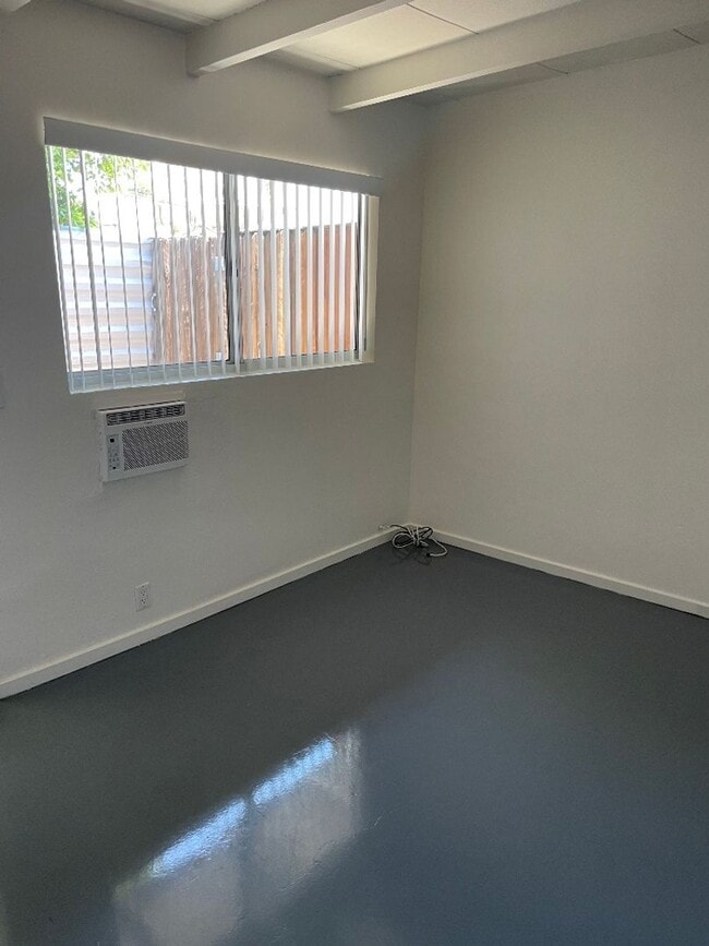 Building Photo - 540 S Mountain View Dr