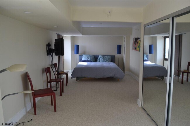 Building Photo - 236 N Derby Ave