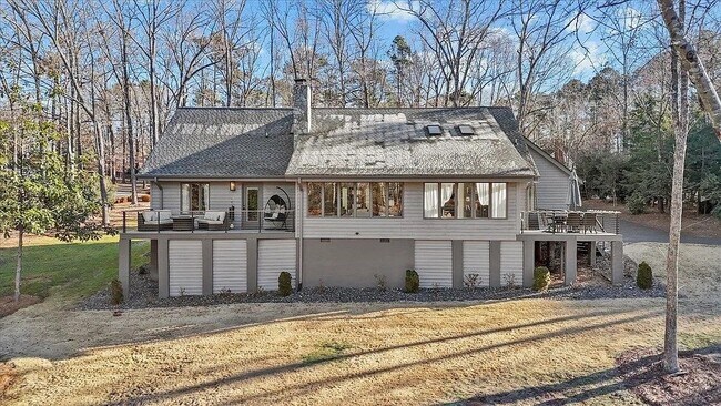 Building Photo - 353 Twin Oaks Dr