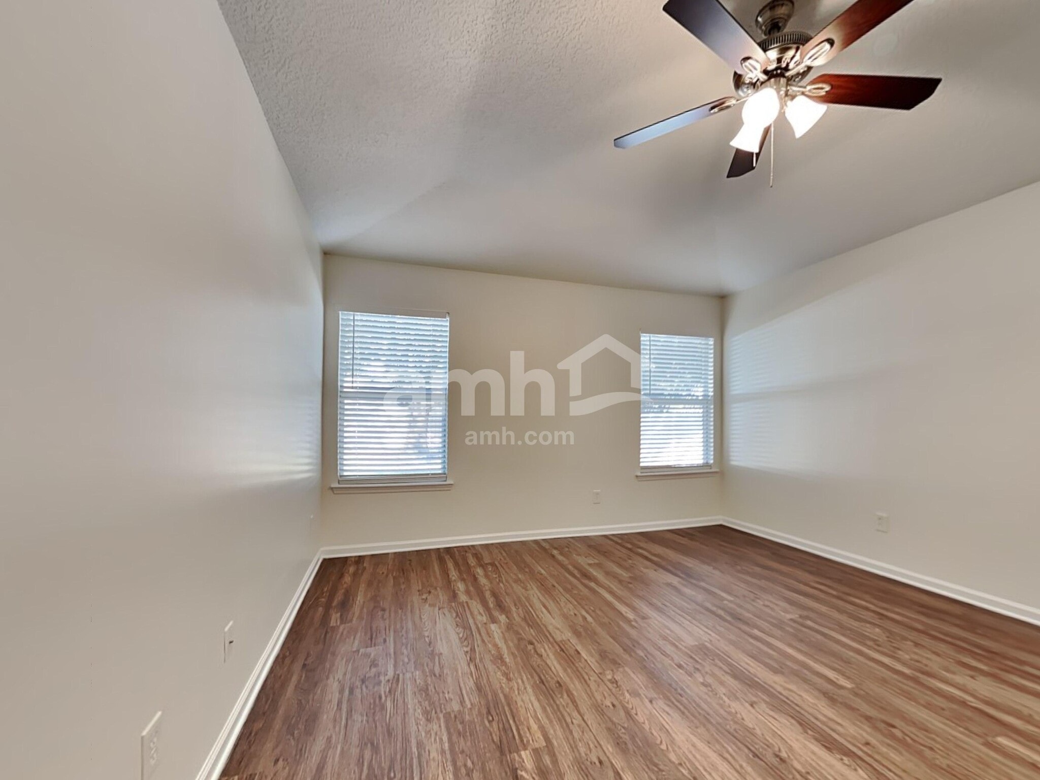 Building Photo - 442 Northcliff Ct