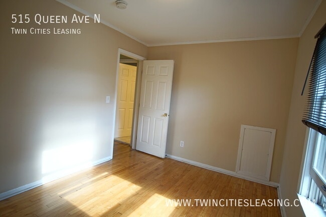 Building Photo - 515 N Queen Ave