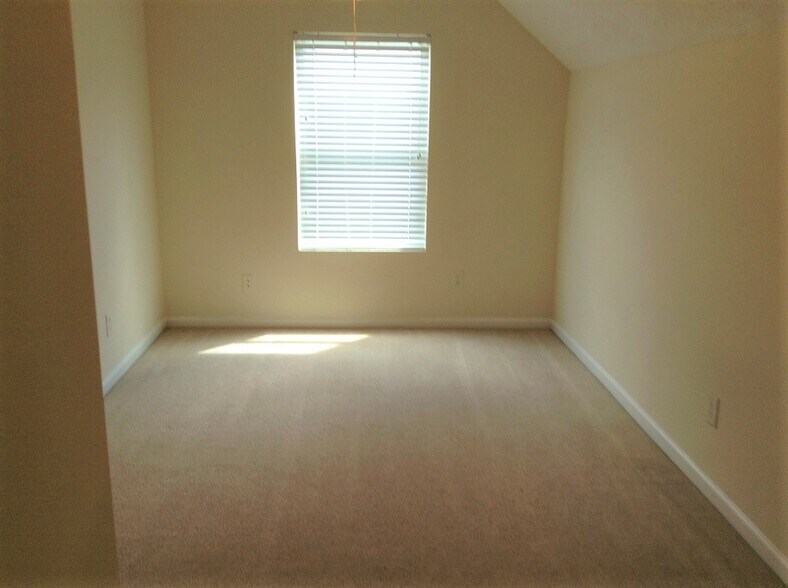 Building Photo - 261 Katydid Dr