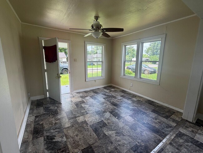 Building Photo - FOR RENT IN RAYNE!