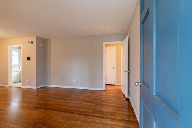 Building Photo - 5121 Ginger Cir