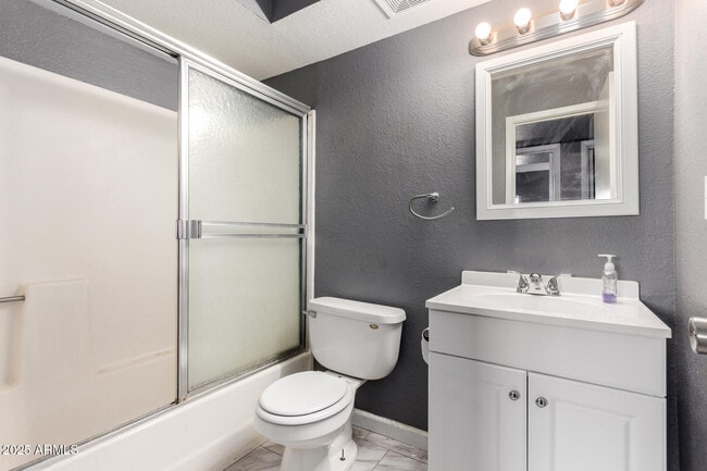 Building Photo - 286 W Palomino Dr