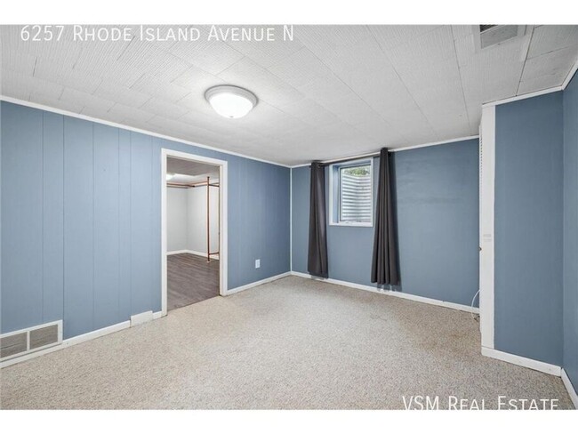 Building Photo - 50% Off February Rent! 4 Bed - 2 Bath Broo...