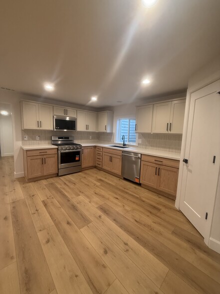 Building Photo - 1043 W Chokecherry St